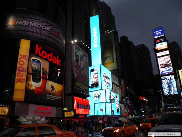 times square at night 039