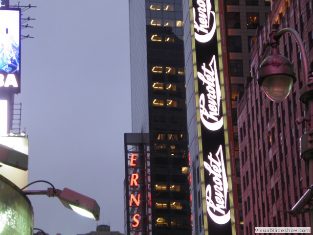times square at night 041
