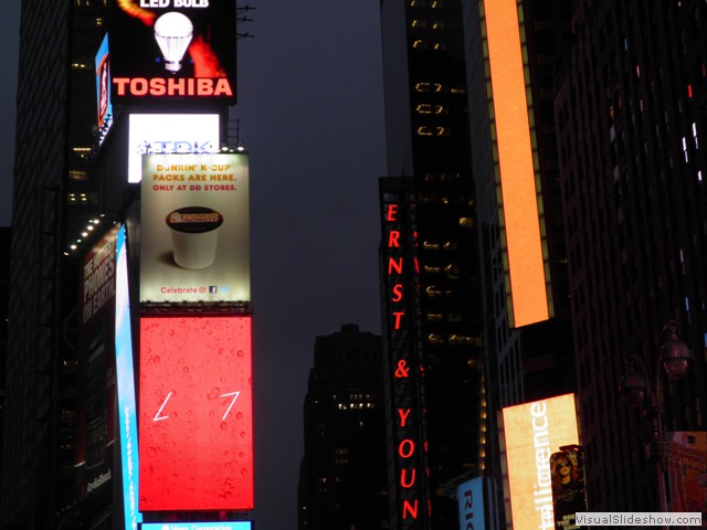 times square at night 046