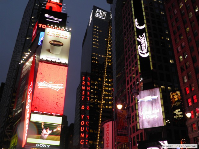 times square at night 050
